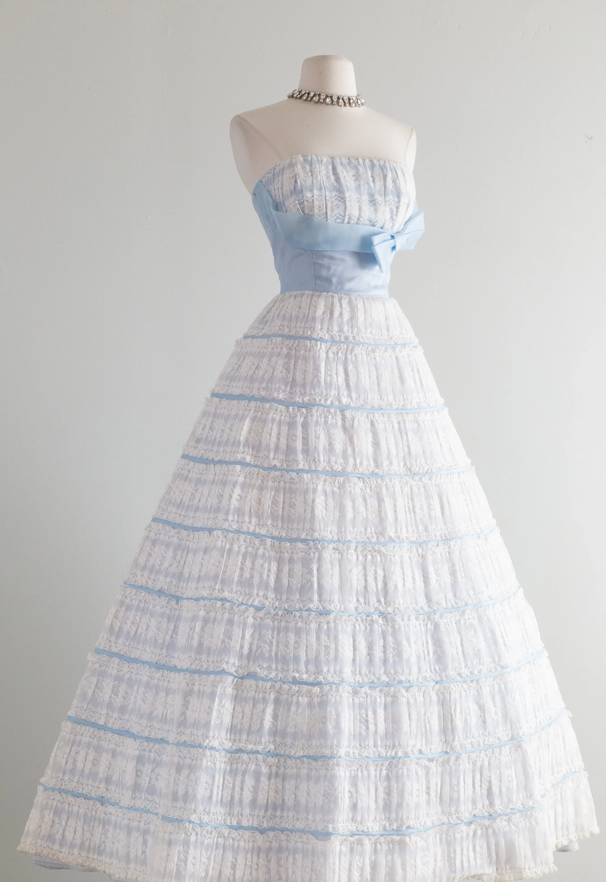 1950's *Cinderella's Ball Gown* Strapless Formal Prom Dress / Waist 24