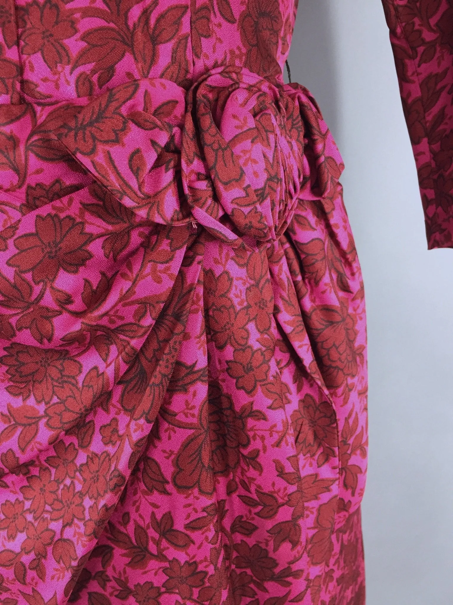 Vintage 1950s Day Dress / Pink & Red Floral Print